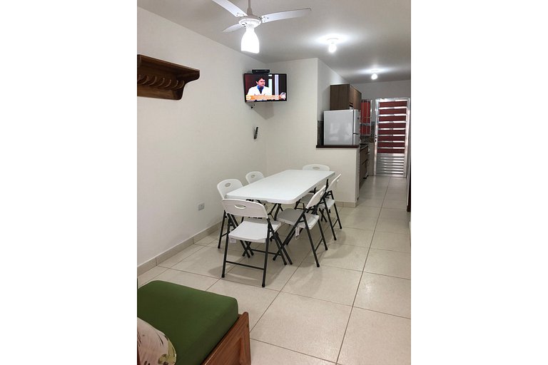 Aconchegante Apto 2 suítes, 5 pessoas 20m da praia