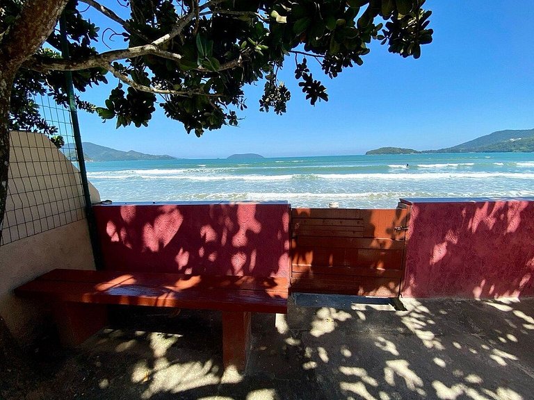 Casa aconchegante pé na areia c/ 5 quartos.