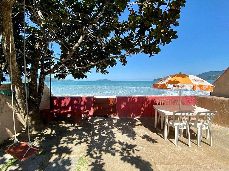 Casa aconchegante pé na areia c/ 5 quartos.