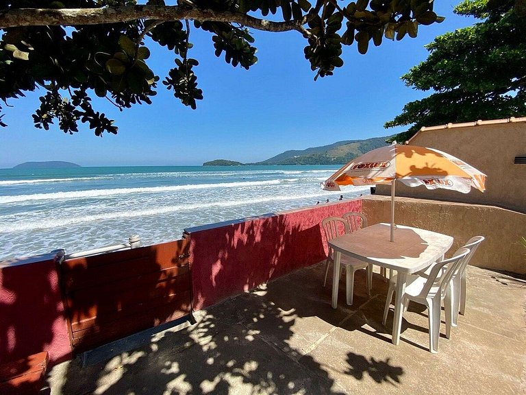 Casa aconchegante pé na areia c/ 5 quartos.