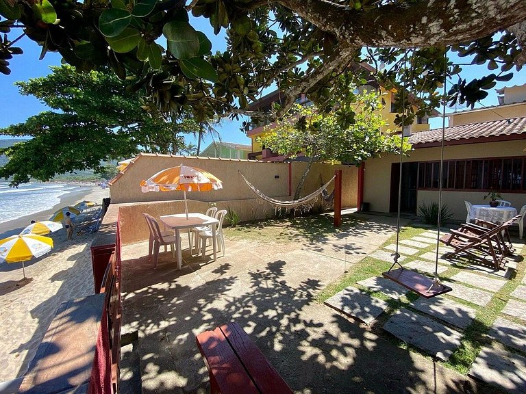 Casa aconchegante pé na areia c/ 5 quartos.