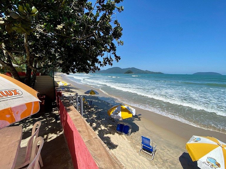 Casa aconchegante pé na areia c/ 5 quartos.
