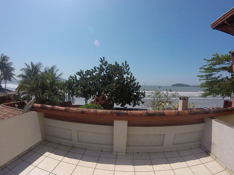 Casa aconchegante pé na areia c/ 5 quartos.