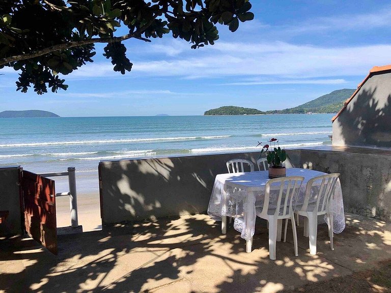 Casa aconchegante pé na areia c/ 5 quartos.