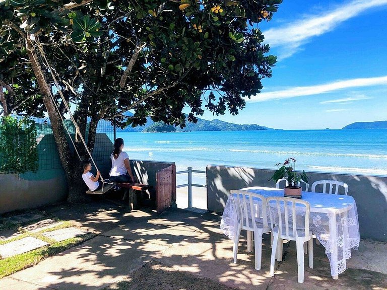 Casa aconchegante pé na areia c/ 5 quartos.