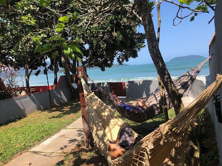 Casa aconchegante pé na areia c/ 5 quartos.