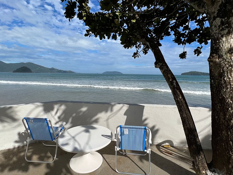 Confortável casa pé na areia com e área gourmet