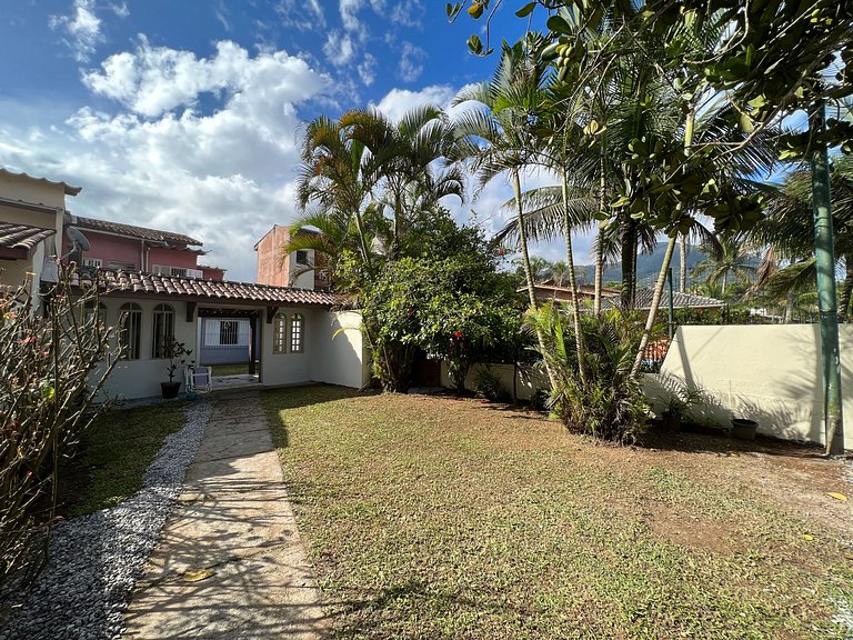 Confortável casa pé na areia com e área gourmet