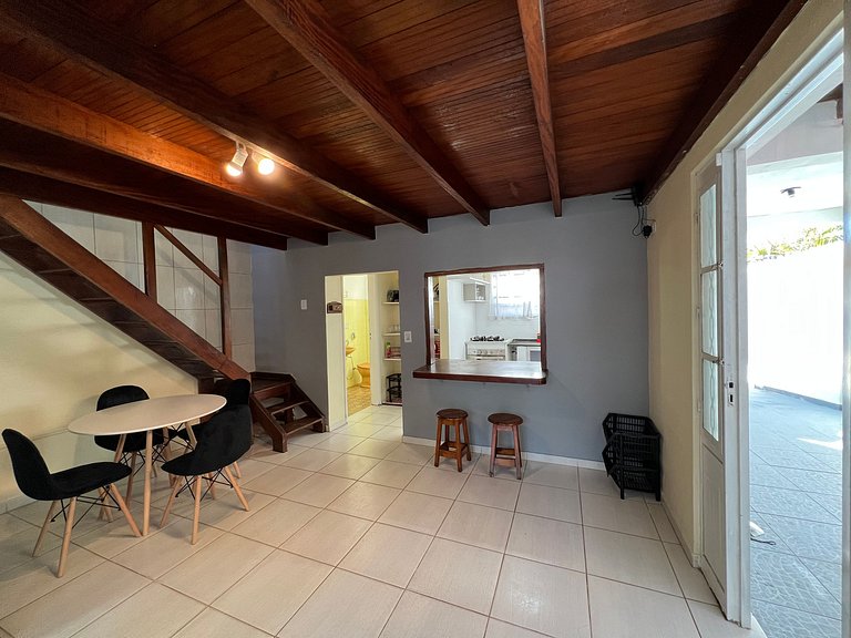 Confortável casa a beira mar c/ jardim pé na areia e área de