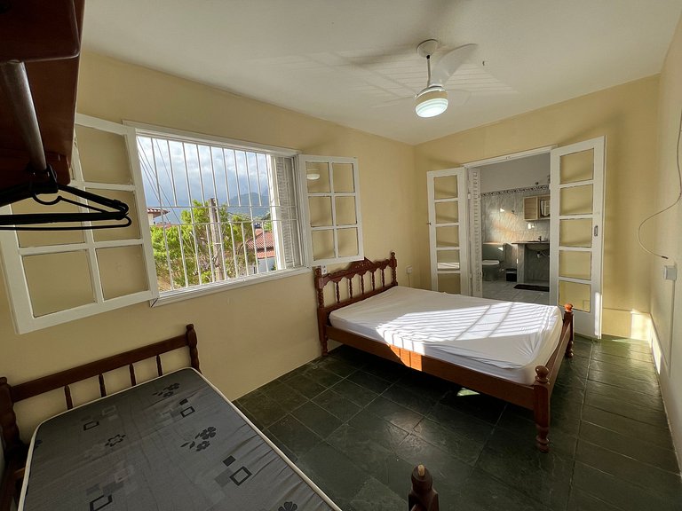 Confortável casa pé na areia com e área gourmet