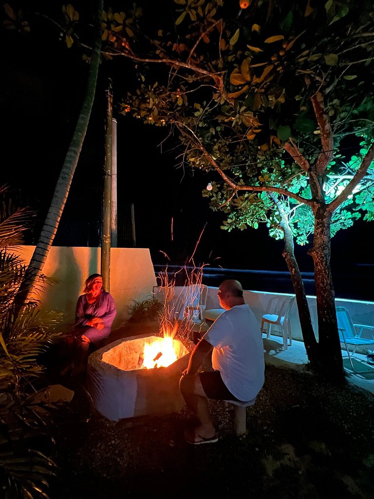 Confortável casa a beira mar c/ jardim pé na areia e área de