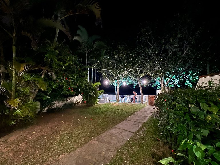 Confortável casa a beira mar c/ jardim pé na areia e área de