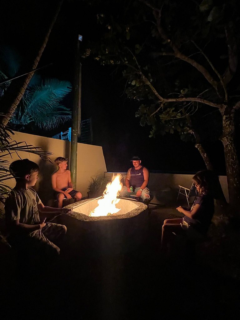 Confortável casa a beira mar c/ jardim pé na areia e área de