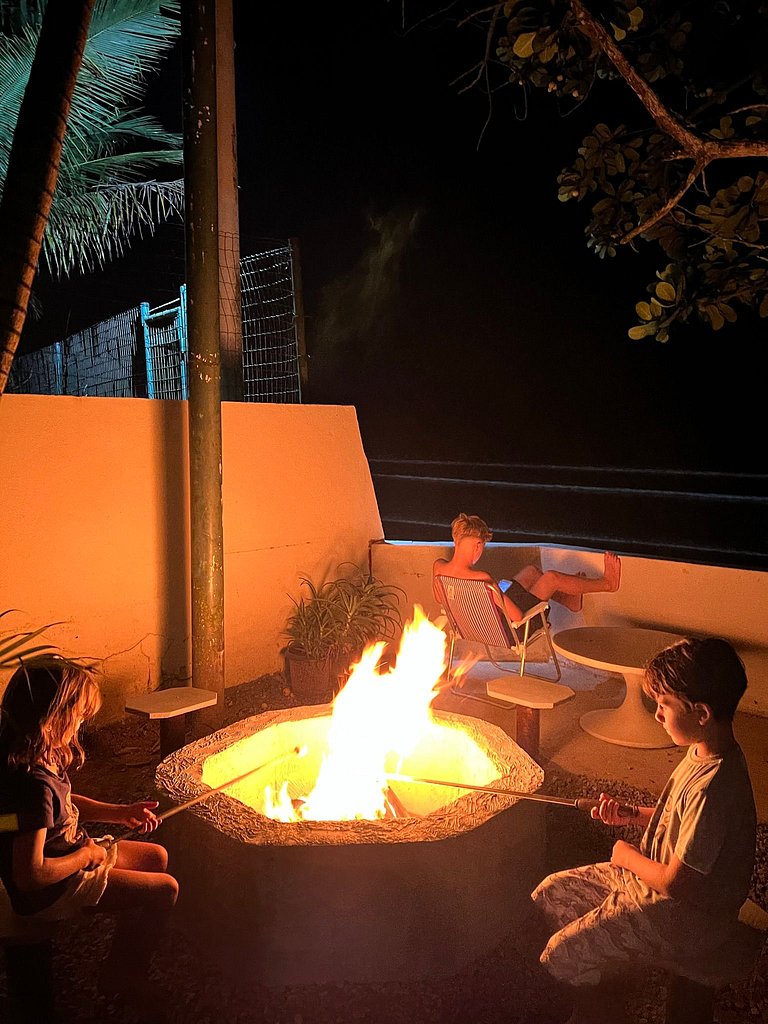 Confortável casa a beira mar c/ jardim pé na areia e área de