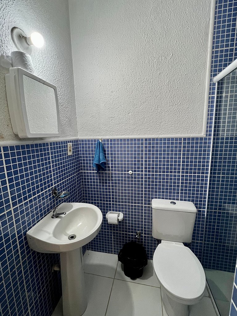 Aconchegante Apto 2 pessoas c/ Ar a 20m da Praia.