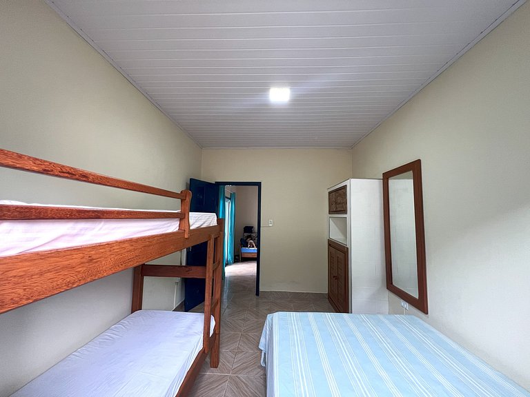 Linda casa c/ piscina poucos passos da Praia