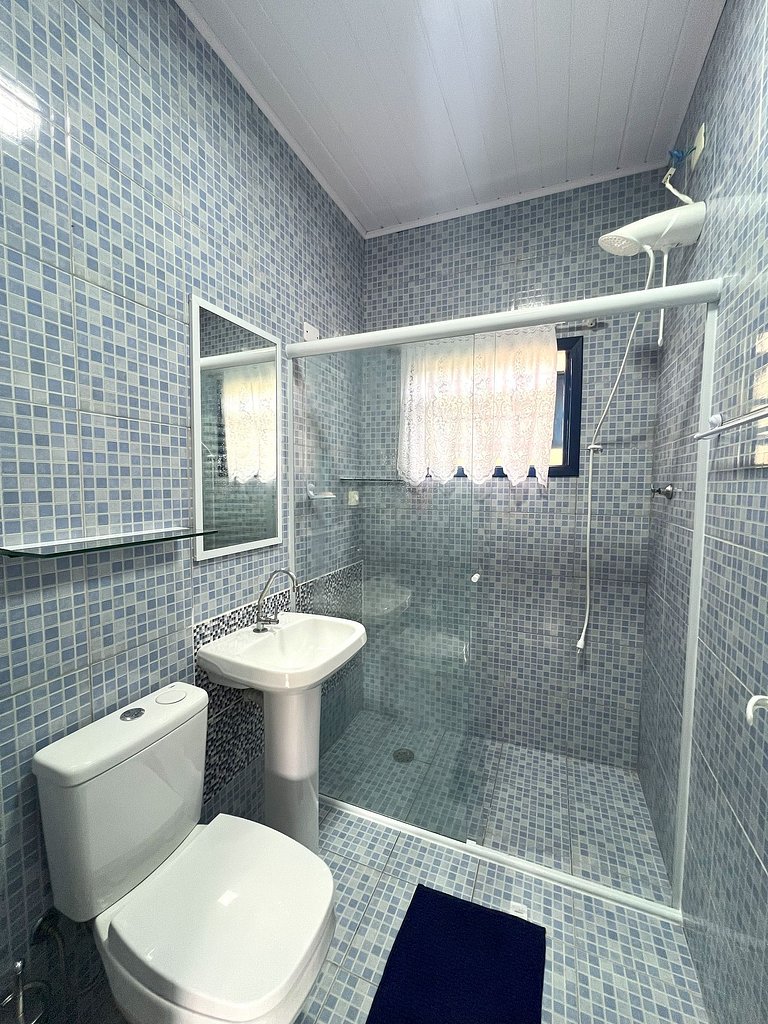 Linda casa c/ piscina poucos passos da Praia