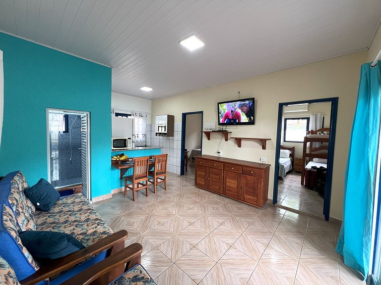Linda casa c/ piscina poucos passos da Praia
