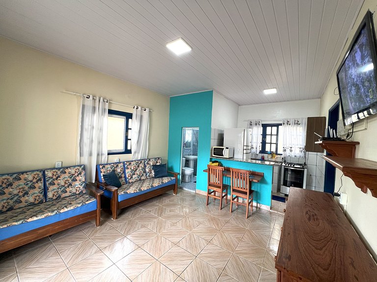 Linda casa c/ piscina poucos passos da Praia