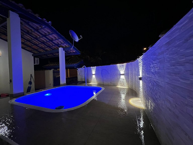 Linda casa c/ piscina a poucos passos da Praia