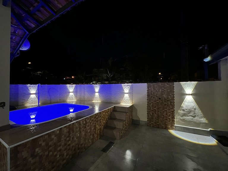Linda casa c/ piscina a poucos passos da Praia