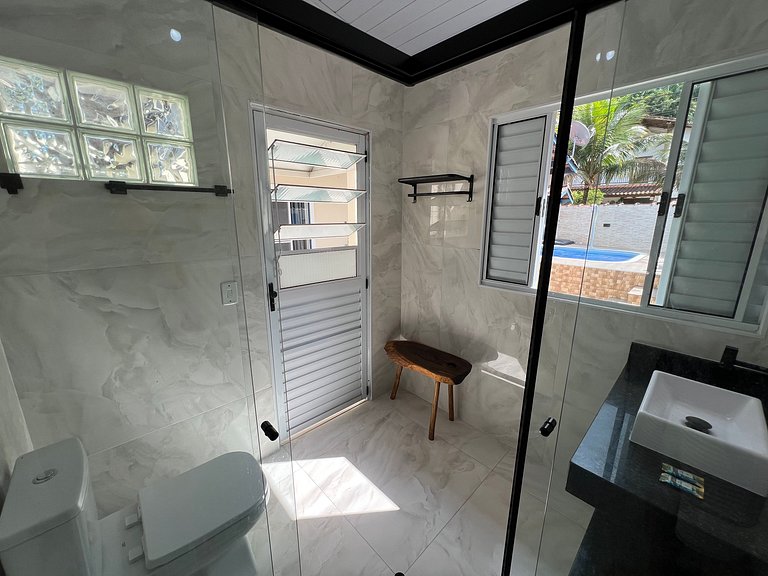 Linda casa c/ piscina poucos passos da Praia