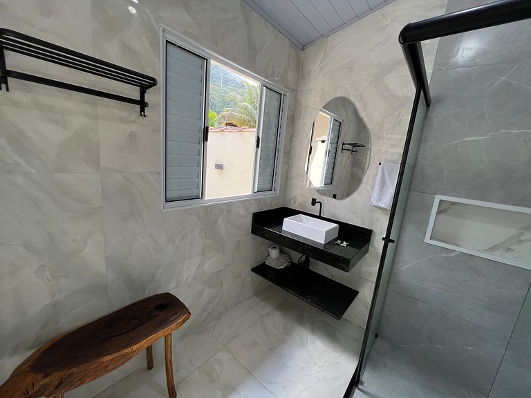 Linda casa c/ piscina poucos passos da Praia