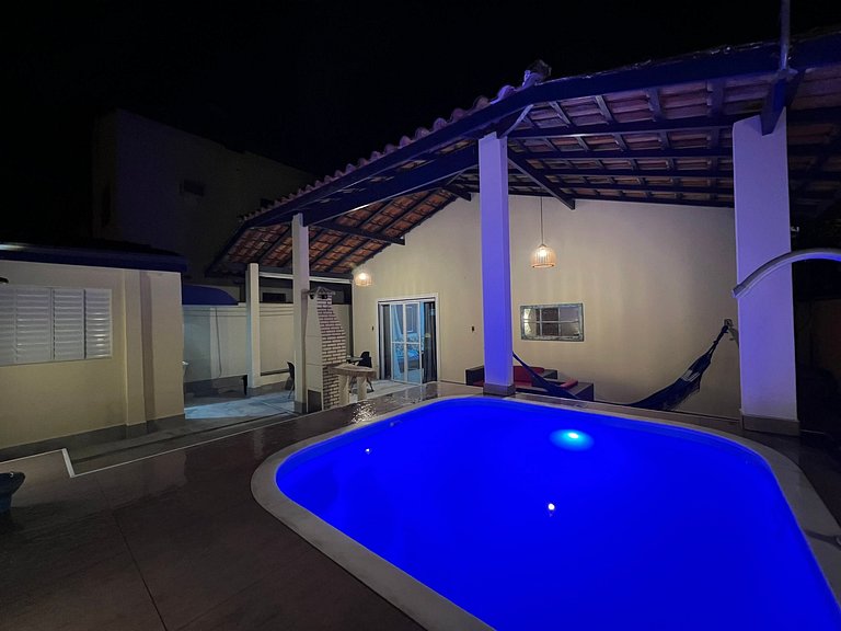 Linda casa c/ piscina poucos passos da Praia