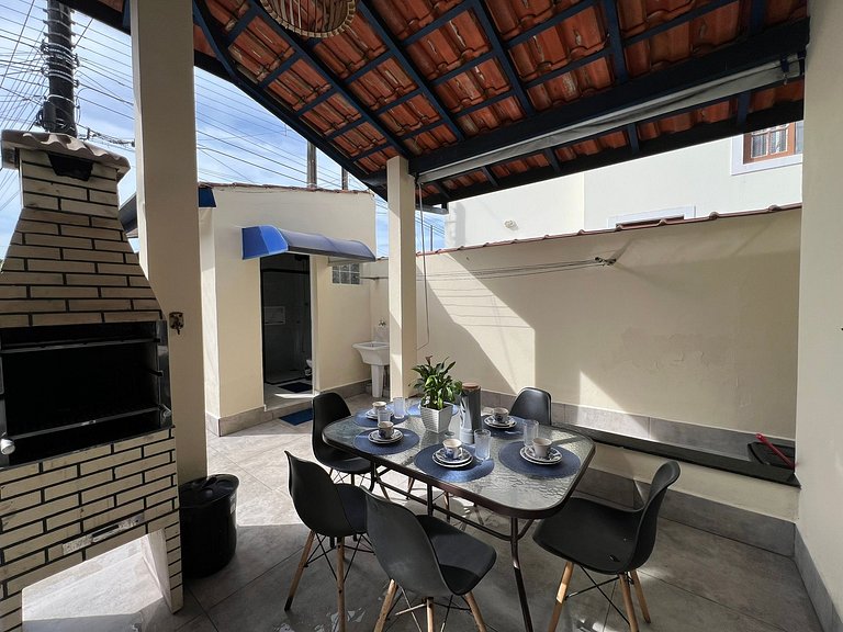 Linda casa c/ piscina poucos passos da Praia