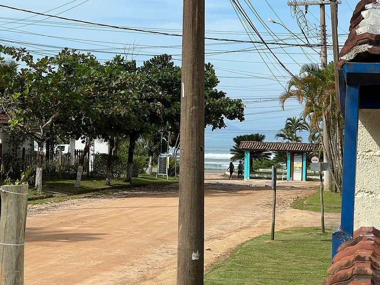 Linda casa c/ piscina poucos passos da Praia
