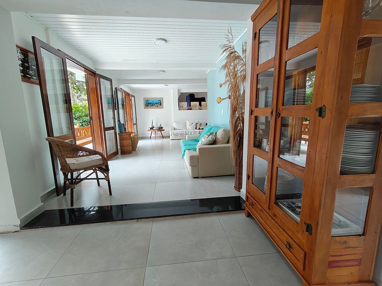 Conforto e Lazer: Casa com Piscina a 30m da Praia