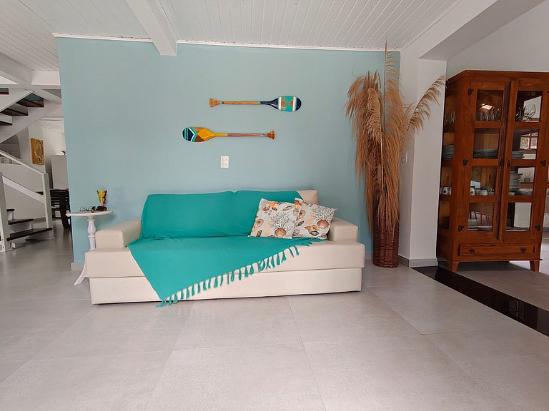 Conforto e Lazer: Casa com Piscina a 30m da Praia