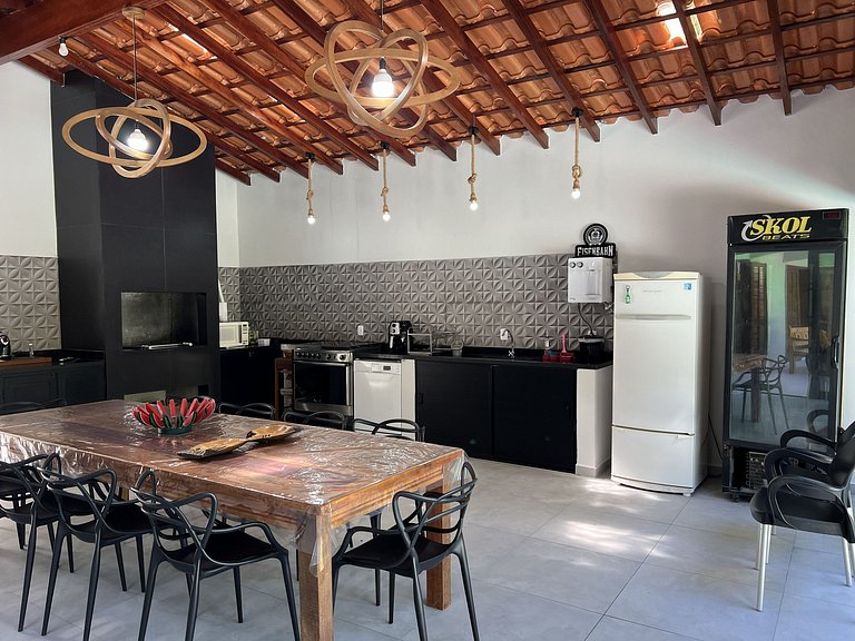 Conforto e Lazer: Casa com Piscina a 30m da Praia