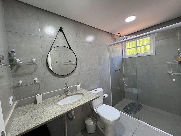 Conforto e Lazer: Casa com Piscina a 30m da Praia