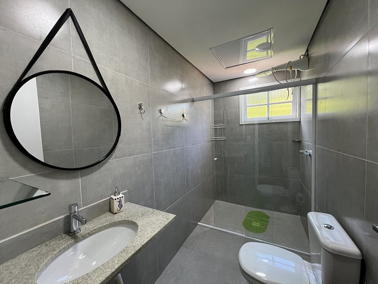 Conforto e Lazer: Casa com Piscina a 30m da Praia