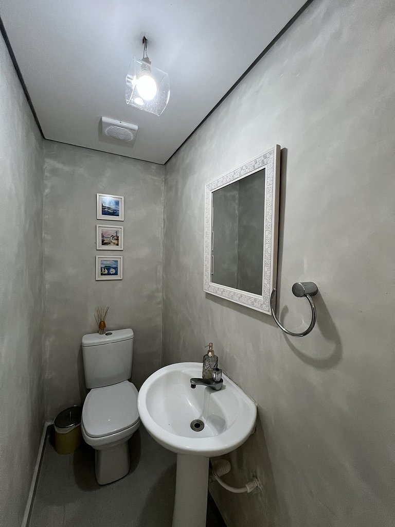 Conforto e Lazer: Casa com Piscina a 30m da Praia